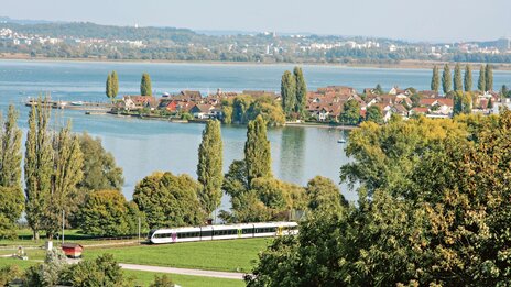 Regional train Thurbo at the Untersee near Ermatingen | © Thurbo, 2011, Fotograf: Martin Bennett